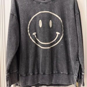 Easel Los Angeles Women's Oversized Sweatshirt with Smiley Face Size S